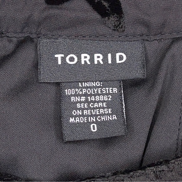 SIZE 12 TORRID 0 BLACK FLORAL VELVET ACCENT TANK SLEEVELESS FLOWY HALTER GOTH - Picture 12 of 14